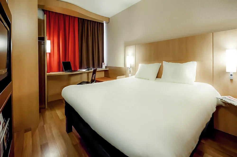 Hotel Ibis Milano Ca' Granda 3*, Milan